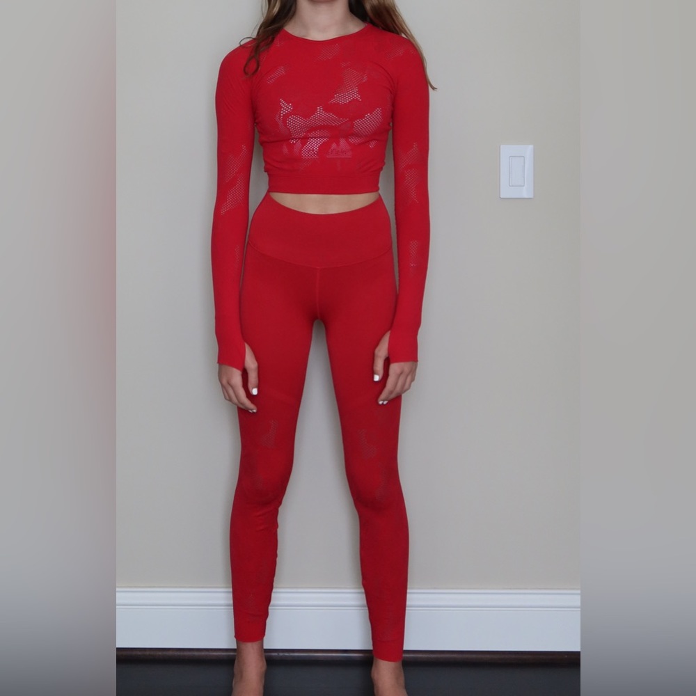 CHERRY WORKOUT SET